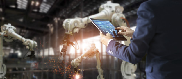 Manager industrial engineer using tablet check and control autom Termelésmenedzsment